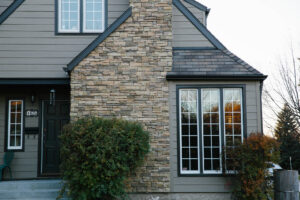 Choosing Siding Colours: Tips for Harmonizing with Your Home’s Roof & Style
